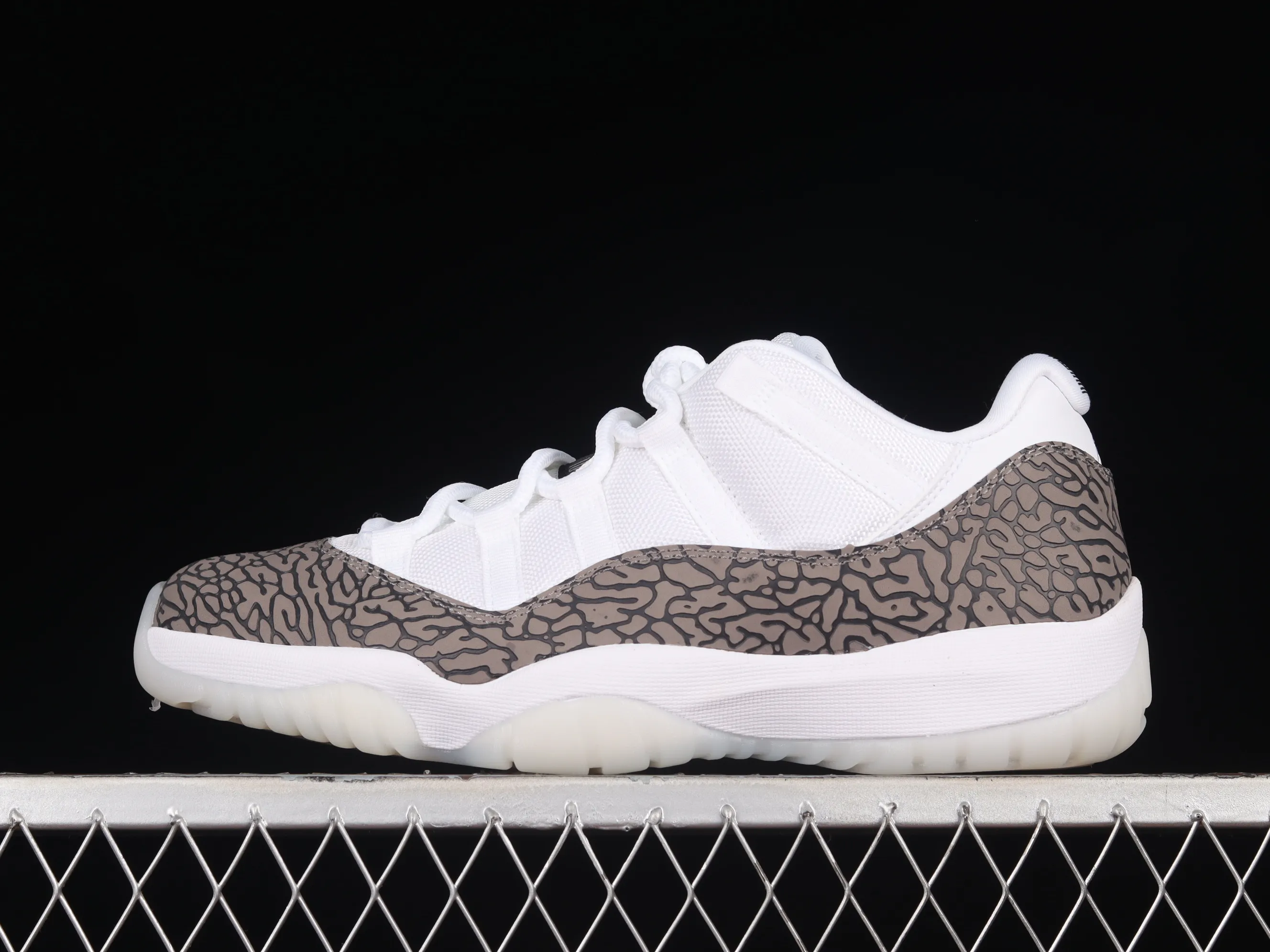 All categories Air Jordan Jordan series basketball shoes Air Jordan 11 F version Air Jordan AJ11 Low "White Cement" AJ11 Joe 11 white cement gray snake pattern genuine carbon AV2187-140